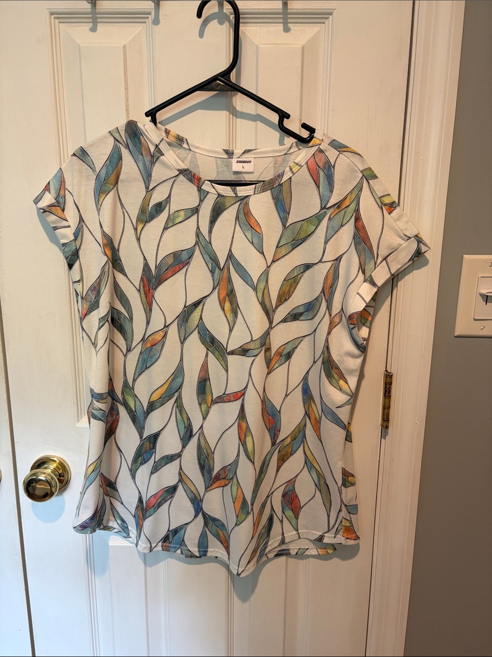Women’s Printed Short Sleeve Top - Multicolor Leaf Pattern